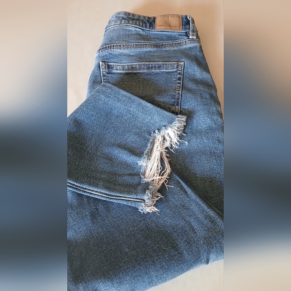 American Eagle Outfitters Women's Distressed Blue Jean Size 8 ,regular Jeans - Picture 3 of 3